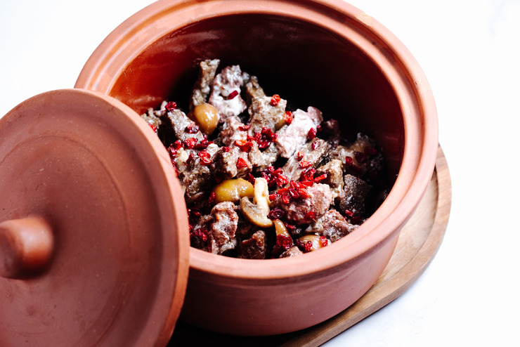 Bansko Kapama: Everything You Need to Know About Pirin’s Iconic Winter Specialty (and Where to Try the Best One) - хотел Ruskovets.com Traditional kapama in a clay pot