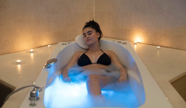 bath-with-mineral-water-ruskovets