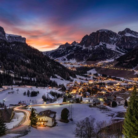 mesmerizing-view-houses-fields-covered-snow-surrounded-by-mountains-trees (1)