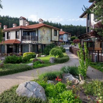 Ruskovets villas in Pirin with green gardens and mountain view during spring